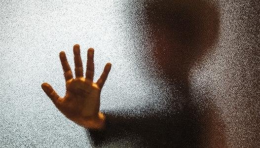 16岁少年涉重大刑案在逃,为何现在犯罪年龄越来越小了?