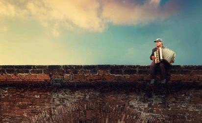 七月的风八月的雨九月的我还有你下一句
是什么