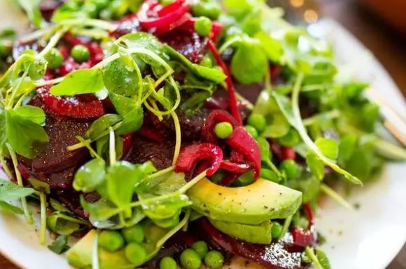 一贪吃血压就上升，高血压万万不能碰的菜与水果有哪些？