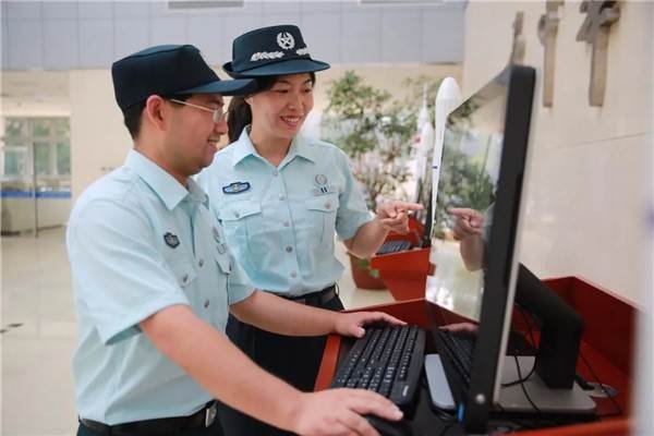 军队文职能干一辈子吗？