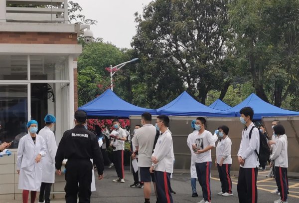 网传绥化一家长返乡未报备学生遭开除学籍，市长是如何回应的？