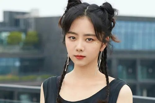 谭松韵的辛酸故事令人心疼,这几年她经历了什么?