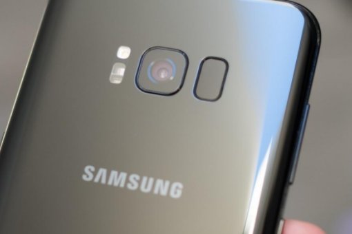 三星手机包中爆炸燃起火球男子头发睫毛被烧焦,三星手机是不是走下坡路了?