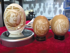 78岁老师用鸡蛋刻金陵十二钗，这是怎么做到的？