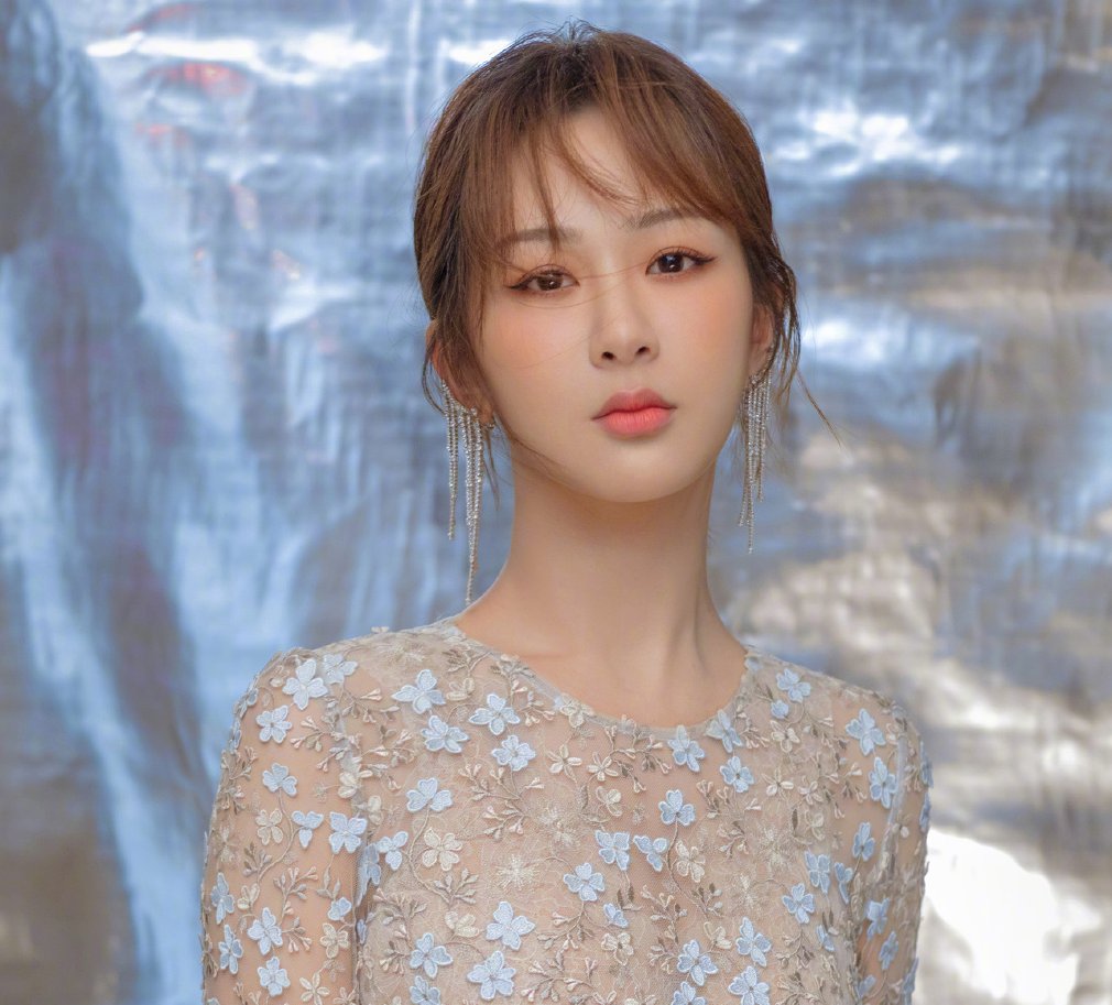 “人美心善”杨紫曾将造谣者告上法庭，后因其家境选择不追责，你怎么看?