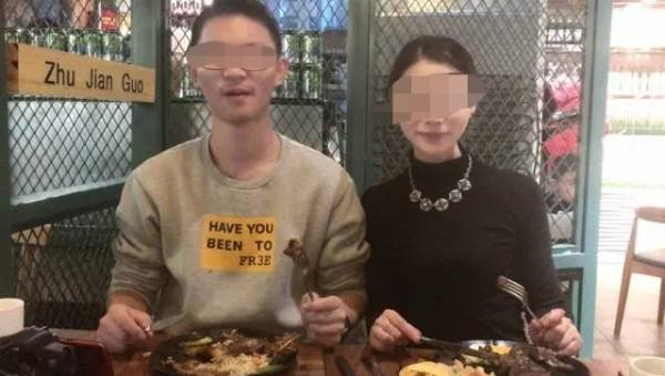 高考后向母亲下跪被质疑是炒作，对此你怎么看？