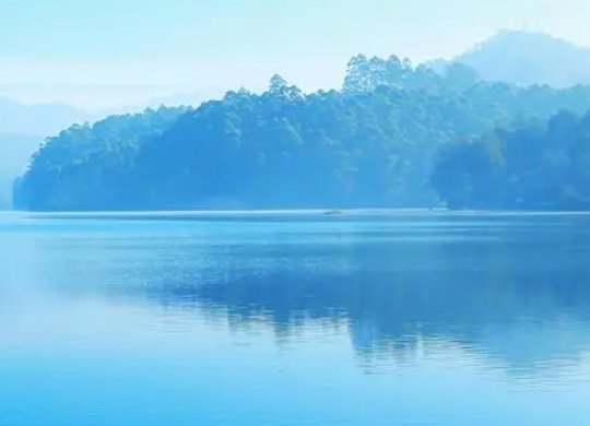 湖水的描写优美句子