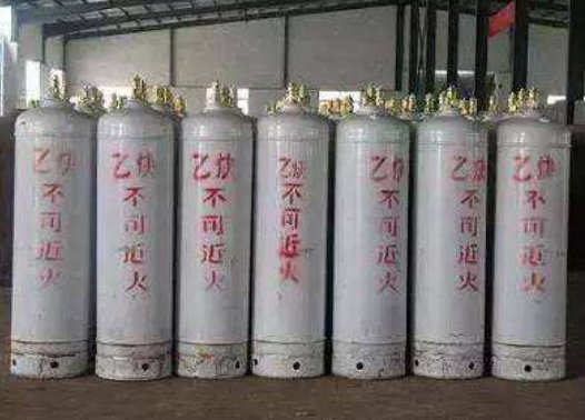 乙炔瓶是什么颜色的?