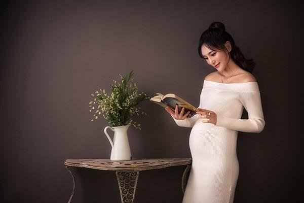 胎儿颈部可见一U型皮肤压迹，这是什么意思？