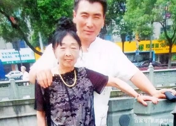 60岁老太婆马玉琴,去医院做拉皮手术,嫁给25岁小伙后来怎样了?