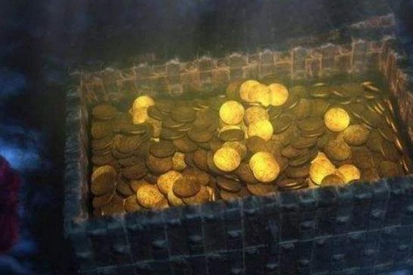 高尔察克将1600吨黄金扔进贝加尔湖，这件事是真的吗？