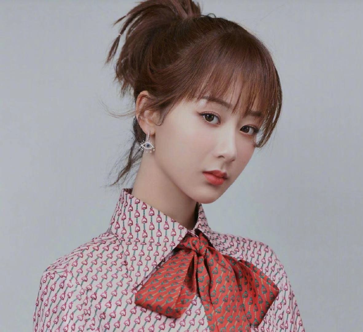 “人美心善”杨紫曾将造谣者告上法庭，后因其家境选择不追责，你怎么看?