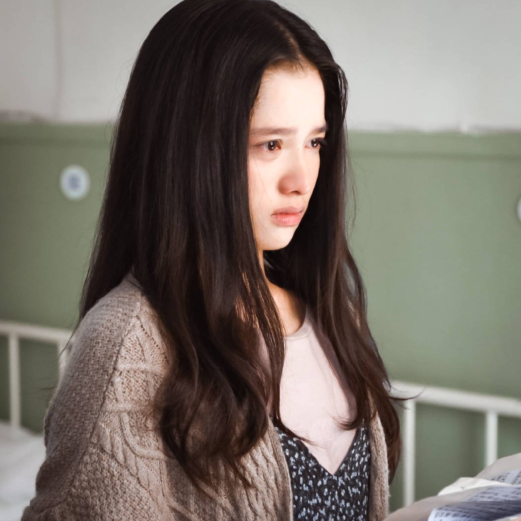 关晓彤现身北电补拍班级毕业照，还有谁是她的同学？