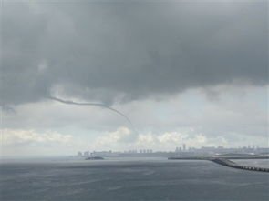 江西上饶一水库现“龙吸水”现象，这种现象是如何形成的？