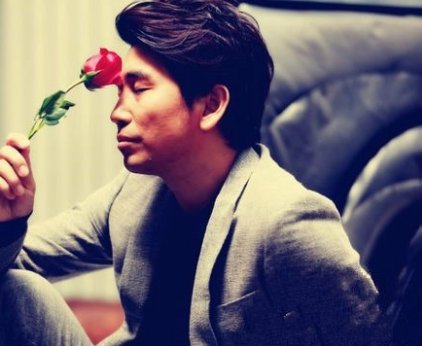 《蒙面歌王》第一季里，流浪者是谁？唱的是谁的歌？