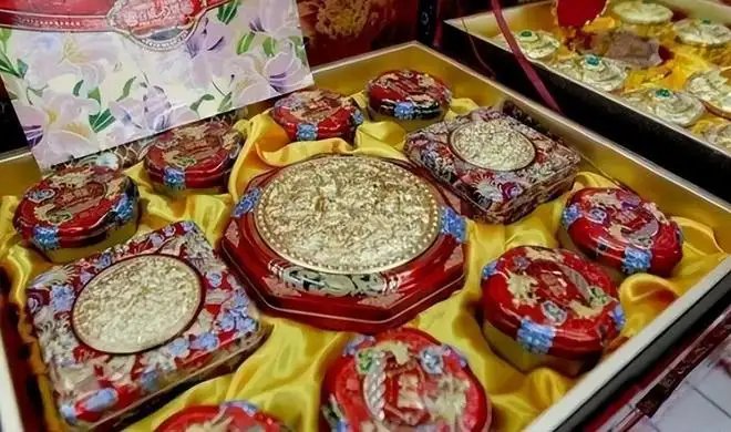 “天价月饼”出新招，将运费提高至600元，如何看待这一现象？