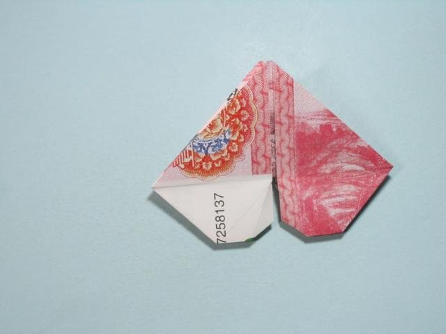 钞票叠爱心方法