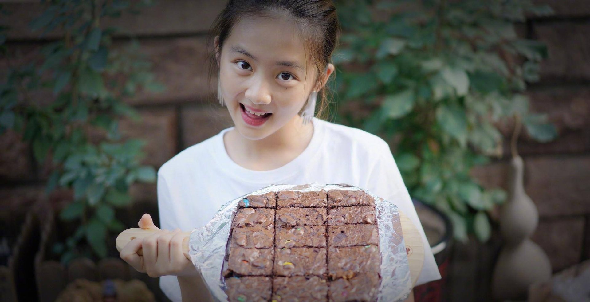 孙莉秀大女儿才艺，多多为弟弟妹妹画海绵宝宝多才多艺又暖心 ，你怎么看？