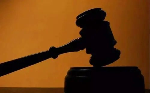 牺牲女法官的女儿至今都不知道妈妈走了，她的女儿有没有权力知道此事?