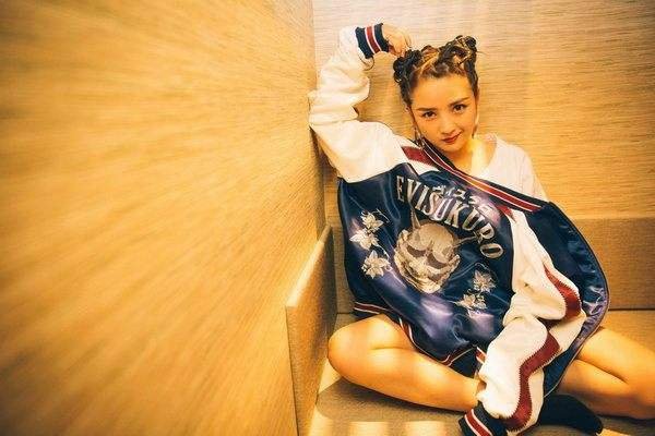 时常桃花不减有美女相伴的释小龙，他究竟都有哪些鲜为人知的情史？