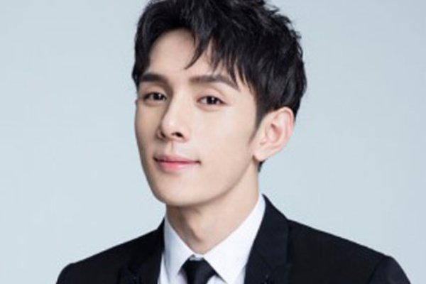 刘柏辛和李佳琦是兄妹，为何不同姓？