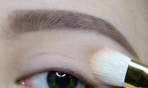 儿童舞台妆眼影画法？