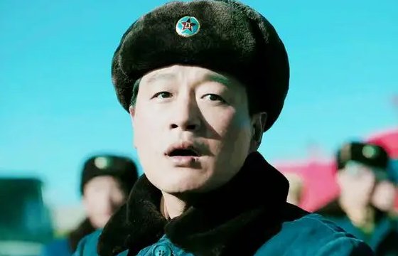 《功勋》的八个人物分别是谁？