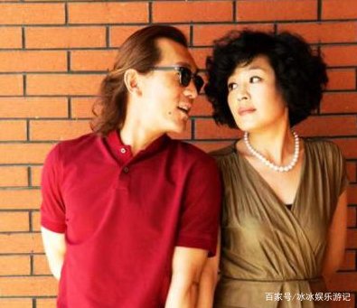 李咏妻子哈文传出喜讯，本人亲自官宣，网友纷纷送祝福，究竟怎么回事呢？