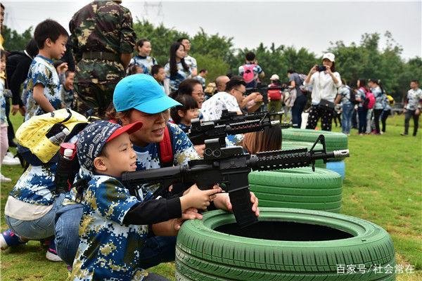厦门中学生杀害父母，母亲当场死亡，父亲受伤被送医，这到底是怎么回事？