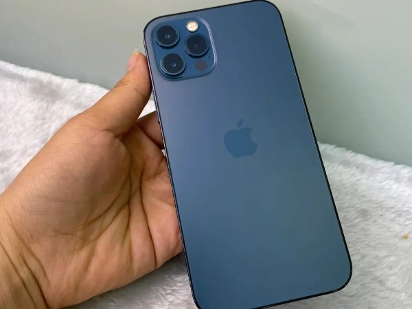 苹果官网以旧换新怎么操作的啊，先拿新机？