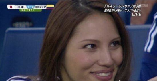 日男足世界杯首战获胜他们的太太团备受瞩目吗？