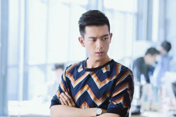 李现被鱼亲吻，如此独特的2000万粉丝福利，是怎么做到的？