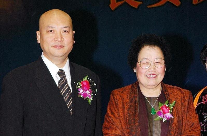 陈丽华立遗嘱,曝光500亿分配,迟重瑞伤了心,是真的吗?