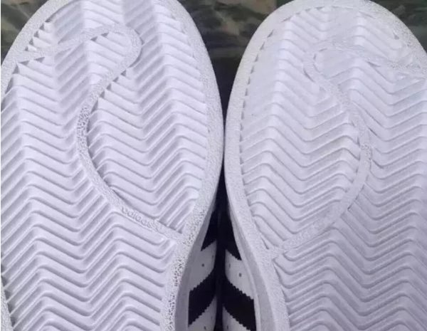 阿迪达斯三叶草贝壳头怎样鉴别真假？