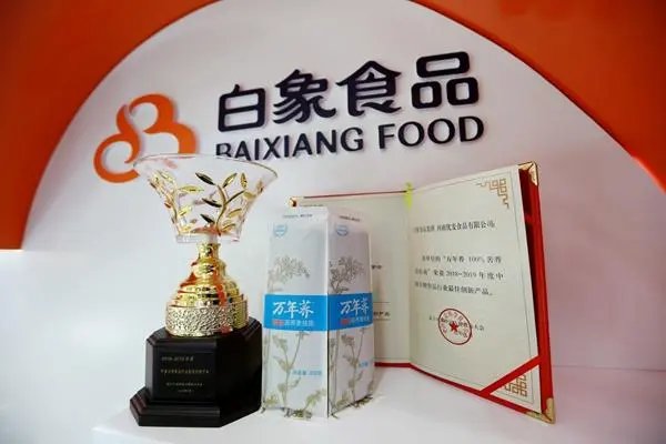 白象方便面中吃出异物,客服对此作何回应?