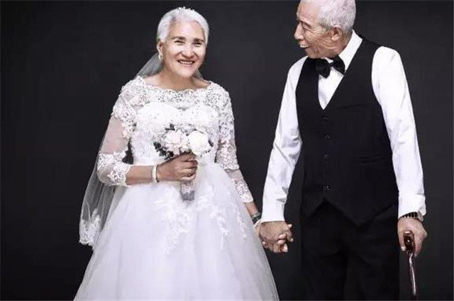 98岁老人持刀杀妻，是怎样的仇恨让他选择这么做？