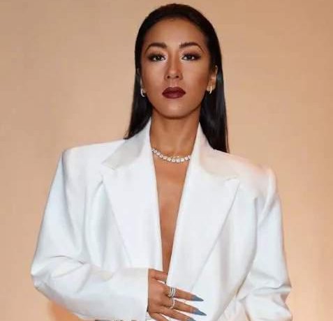 吉克隽逸洗头洗到一半不敢洗了，原因是什么？