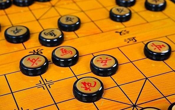 请问中国象棋的双方各有几种棋子？