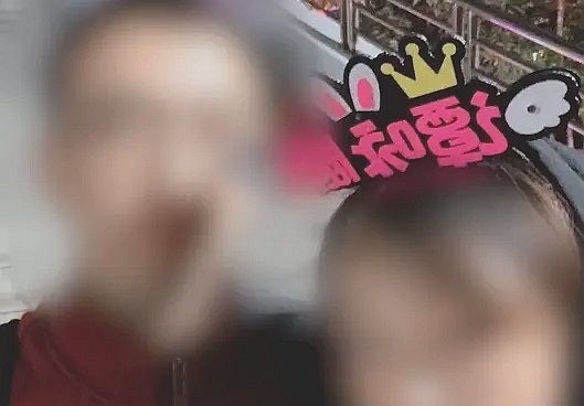 男子当街裸体下跪让小三鞭打，同入酒店后死亡，他们到底干了啥？