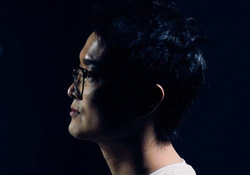 《我爱记歌词》谁去世了？