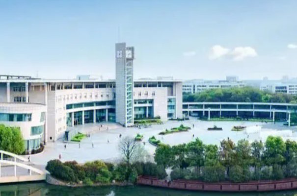 法商学院属于什么档次的学校