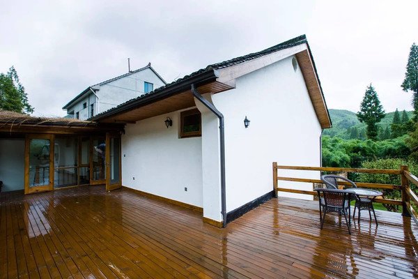 民宿需要提前7天才能够退房,女顾客不满放水报复,这次你站民宿还是顾客?