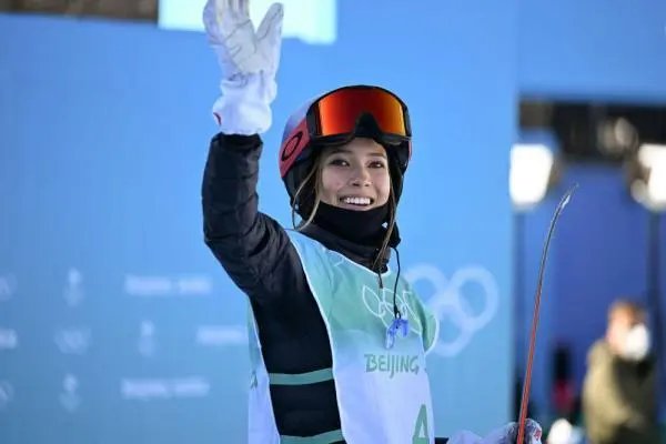 谷爱凌和刘耀文出现在高中试卷上，他们身上有哪些可贵的品质？