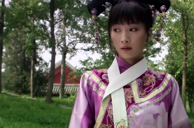 《甄嬛传》安陵容送甄嬛浮光锦时，谁注意她身上绣的花？