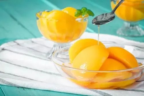 专家提醒黄桃罐头没有治疗新冠作用，人们为什么会疯狂买黄桃罐头呢？