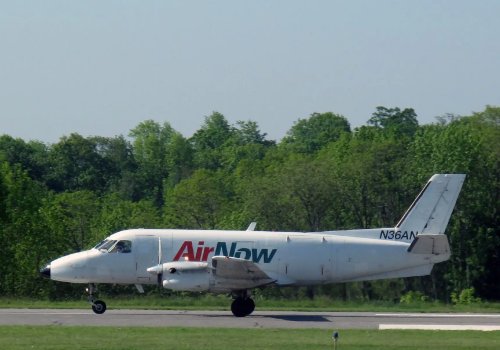 巴西一架飞机舱门在飞行途中因故障打开，最终是如何解决的？