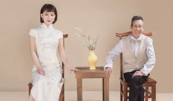 女孩为报恩66万买房车带养父旅游，这个女孩背后有着怎样的成长经历？