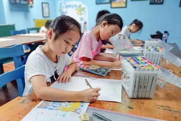 蛇年手抄报怎么画