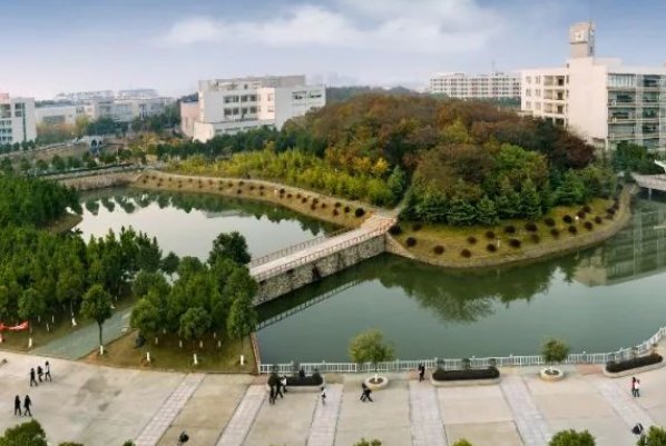 法商学院属于什么档次的学校