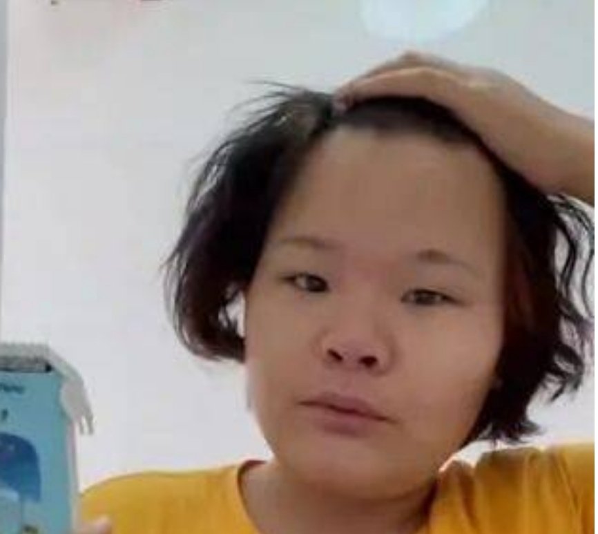 淮安一妈妈睡觉时被萌娃偷剃头，妈妈是什么反应？